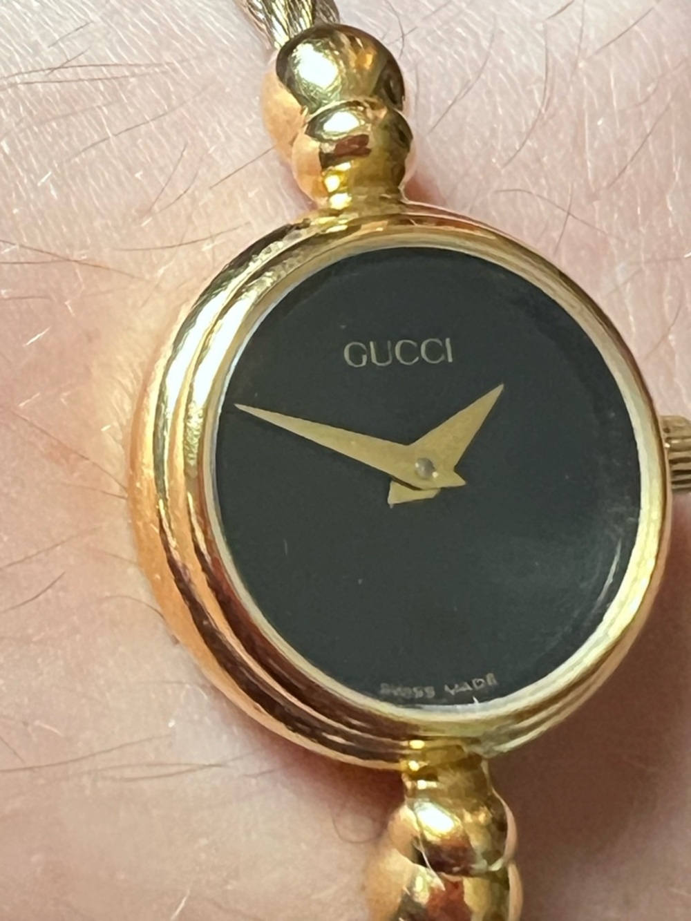 Gucci Gold Tone Bracelet Watch with Black Dial - 2700.2L, quartz movement